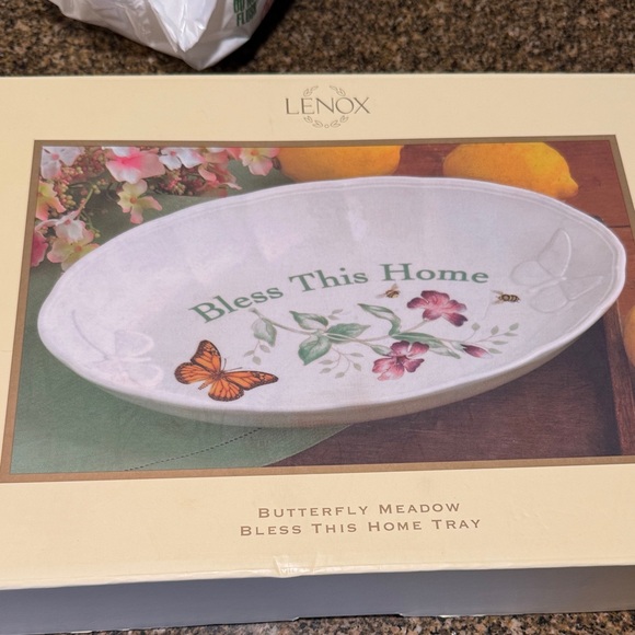 Lenox Butterfly Meadow Oval Tray with Floral Design - Picture 1 of 2